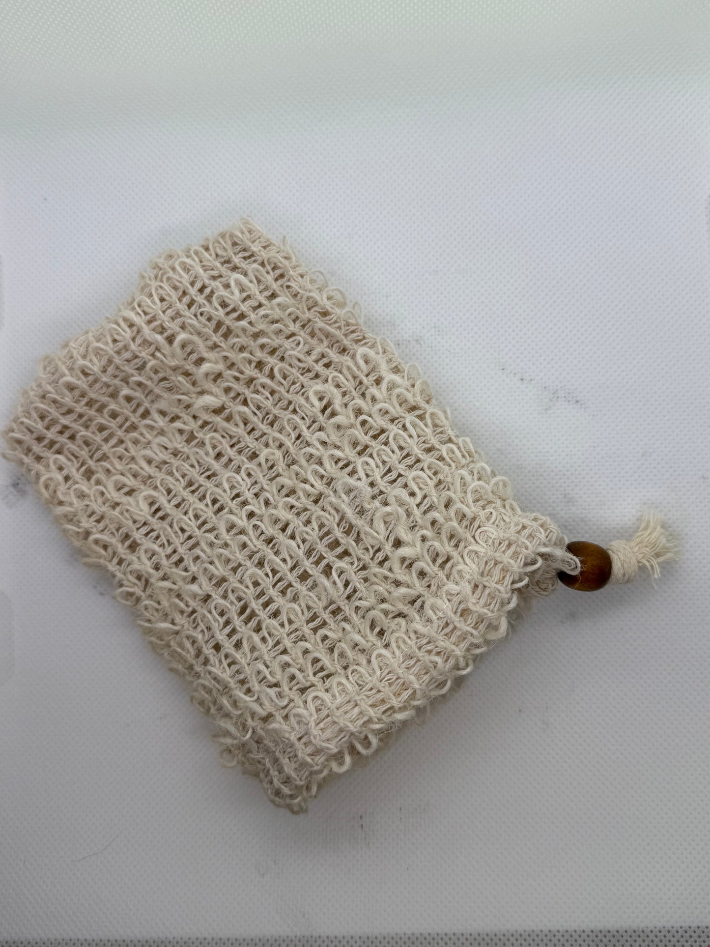 Natural Cotton Mesh Soap Saver Bag with Wooden Beads, Exfoliating Soap Pouch