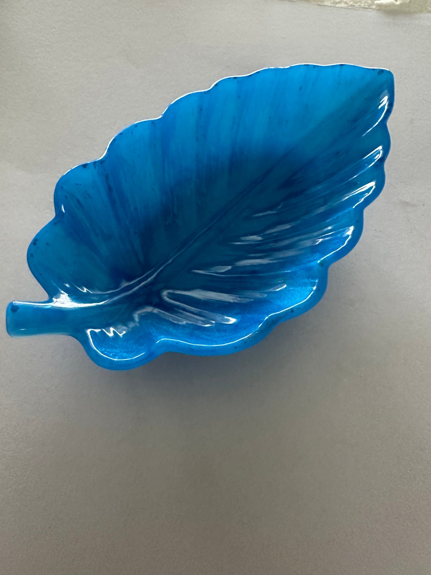 Decorative Blue Leaf Soap Holder, Trinket Tray or Jewelry Dish – Nature-Inspired Design